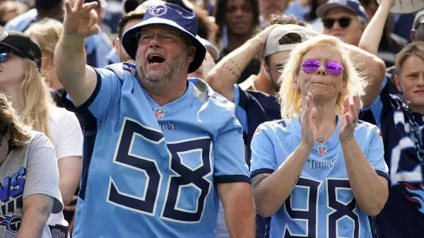 NFL, American Football Herren, USA Las Vegas Raiders at Tennessee Titans, Sep 25, 2022 Nashville, Tennessee, USA Tennessee Titans fans react to a play during the third quarter against the Las Vegas Raiders at Nissan Stadium. Mandatory Credit: George Walker IV-USA TODAY Sports, 25.09.2022 13:43:26, 19115970, NPStrans, Las Vegas Raiders, Nissan Stadium, NFL, Tennessee Titans PUBLICATIONxINxGERxSUIxAUTxONLY Copyright: xGeorgexWalkerxIVx 19115970