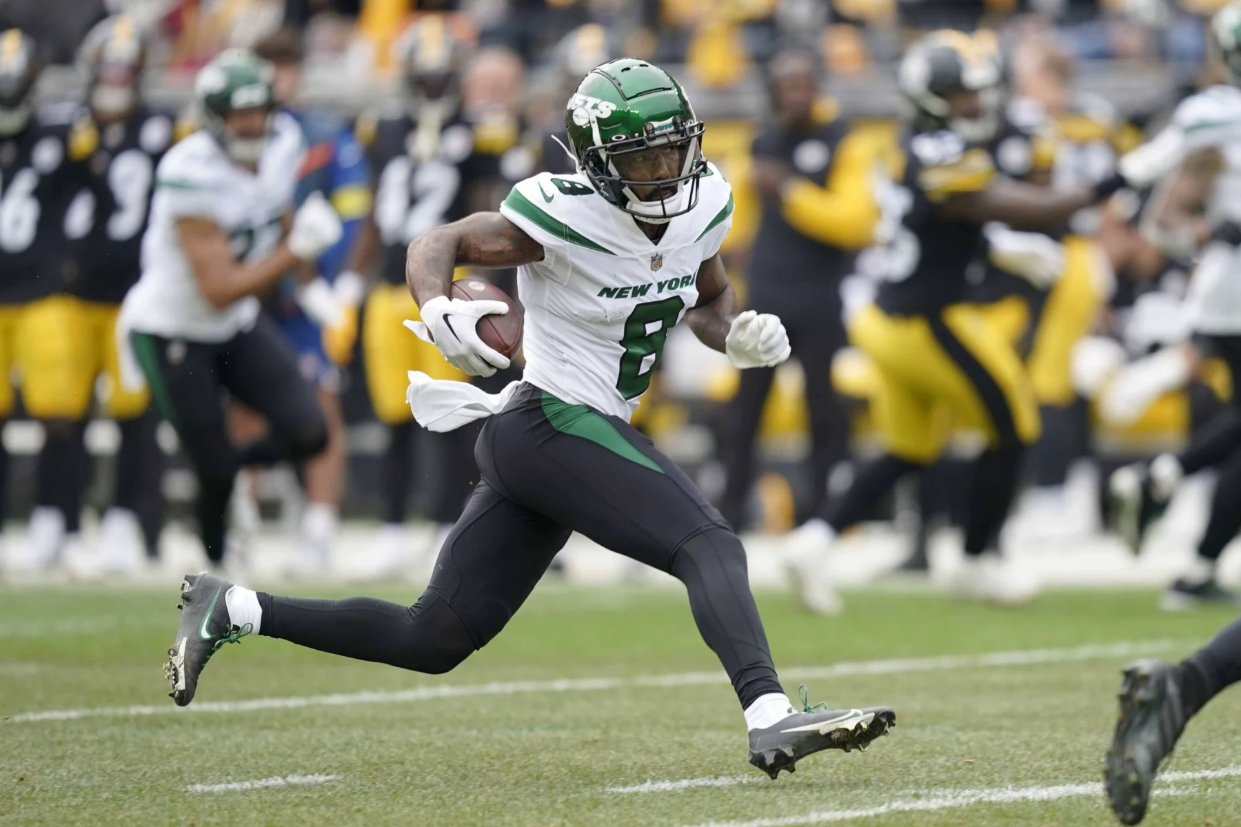 October 2, 2022, Pittsburgh, Pennsylvania, USA: Oct. 2, 2022: Elijah Moore 8 during the Pittsburgh Steelers vs. New York Jets in Pittsburgh, Pennsylvania at Acrisure Stadium Pittsburgh USA - ZUMAa234 20221002_zsa_a234_067 Copyright: xAMGx