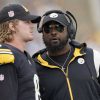 October 2, 2022, Pittsburgh, Pennsylvania, USA: Oct. 2, 2022: Kenny Pickett 8 and head coach Mike Tomlin during the Pittsburgh Steelers vs. New York Jets in Pittsburgh, Pennsylvania at Acrisure Stadium Pittsburgh USA - ZUMAa234 20221002_zsa_a234_152 Copyright: xAMGx