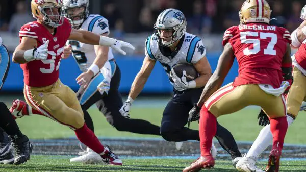 NFL, American Football Herren, USA San Francisco 49ers at Carolina Panthers Oct 9, 2022 Charlotte, North Carolina, USA San Francisco 49ers defensive end Nick Bosa 97 and linebacker Dre Greenlaw 57 close in on Carolina Panthers running back Christian McCaffrey 22 during the first quarter at Bank of America Stadium. Charlotte Bank of America Stadium North Carolina USA, EDITORIAL USE ONLY PUBLICATIONxINxGERxSUIxAUTxONLY Copyright: xJimxDedmonx 20221009_cec_db2_300