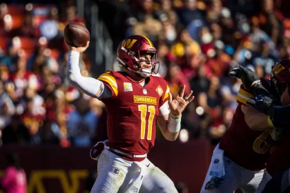 October 9, 2022 : Washington Commanders quarterback Carson Wentz 11 drops back to pass during the game between the Tennessee Titans and Washington Commanders played at FedEx Field in Landover, MD. Photographer: Landover USA - ZUMAc04_ 20221009_zaf_c04_161 Copyright: xCoryxRoysterx