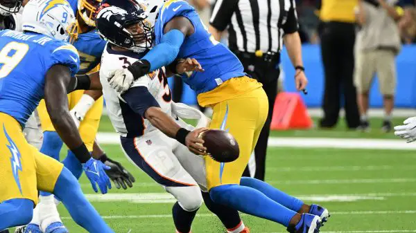 Broncos quarterback Russell Wilson 3 underhands a pass in front of Chargers Chris Rumph II at SoFi Stadium in Inglewood, California on Monday, October 17, 2022. The Chargers beat the Broncos 19-16. PUBLICATIONxINxGERxSUIxAUTxHUNxONLY LAP2022101711 JONxSOOHOO