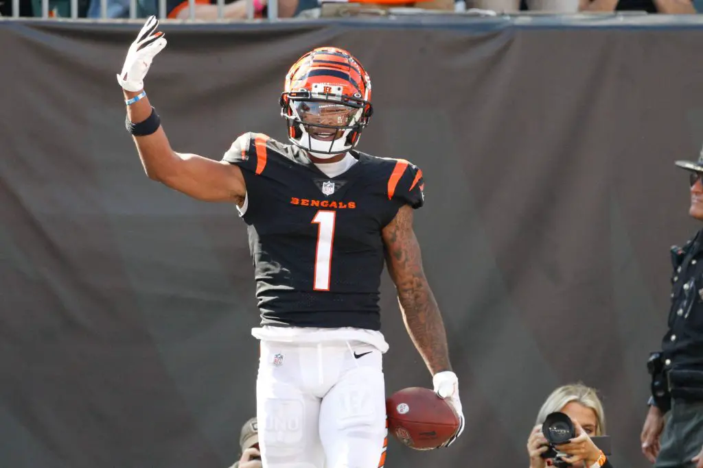 CINCINNATI, OH - OCTOBER 23: Cincinnati Bengals wide receiver Ja'Marr Chase 1 reacts after scoring a touchdown during the game against the Atlanta Falcons and the Cincinnati Bengals on October 23, 2022, at Paycor Stadium in Cincinnati, OH. Photo by Ian Johnson/Icon Sportswire NFL, American Football Herren, USA OCT 23 Falcons at Bengals Icon221023001