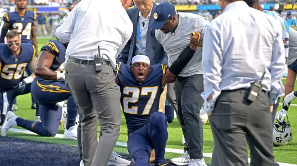 NFL, American Football Herren, USA Seattle Seahawks at Los Angeles Chargers Oct 23, 2022 Inglewood, California, USA Los Angeles Chargers cornerback J.C. Jackson 27 grimaces in pain as the medical team tries to life him off the ground after he was injured defending Seattle Seahawks wide receiver Marquise Goodwin 11 on a touchdown pass in the first half against the Los Angeles Chargers at SoFi Stadium. Inglewood SoFi Stadium California USA, EDITORIAL USE ONLY PUBLICATIONxINxGERxSUIxAUTxONLY Copyright: xJaynexKamin-Onceax 20221023_tbs_aj4_264