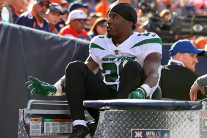 DENVER, CO - OCTOBER 23: New York Jets running back Breece Hall gets carted off the field after getting injured during a NFL, American Football Herren, USA game between the New York Jets and the Denver Broncos on October 23, 2022 at Empower Field at Mile High in Denver, CO. Photo by Steve Nurenberg/Icon Sportswire NFL: OCT 23 Jets at Broncos Icon221023102