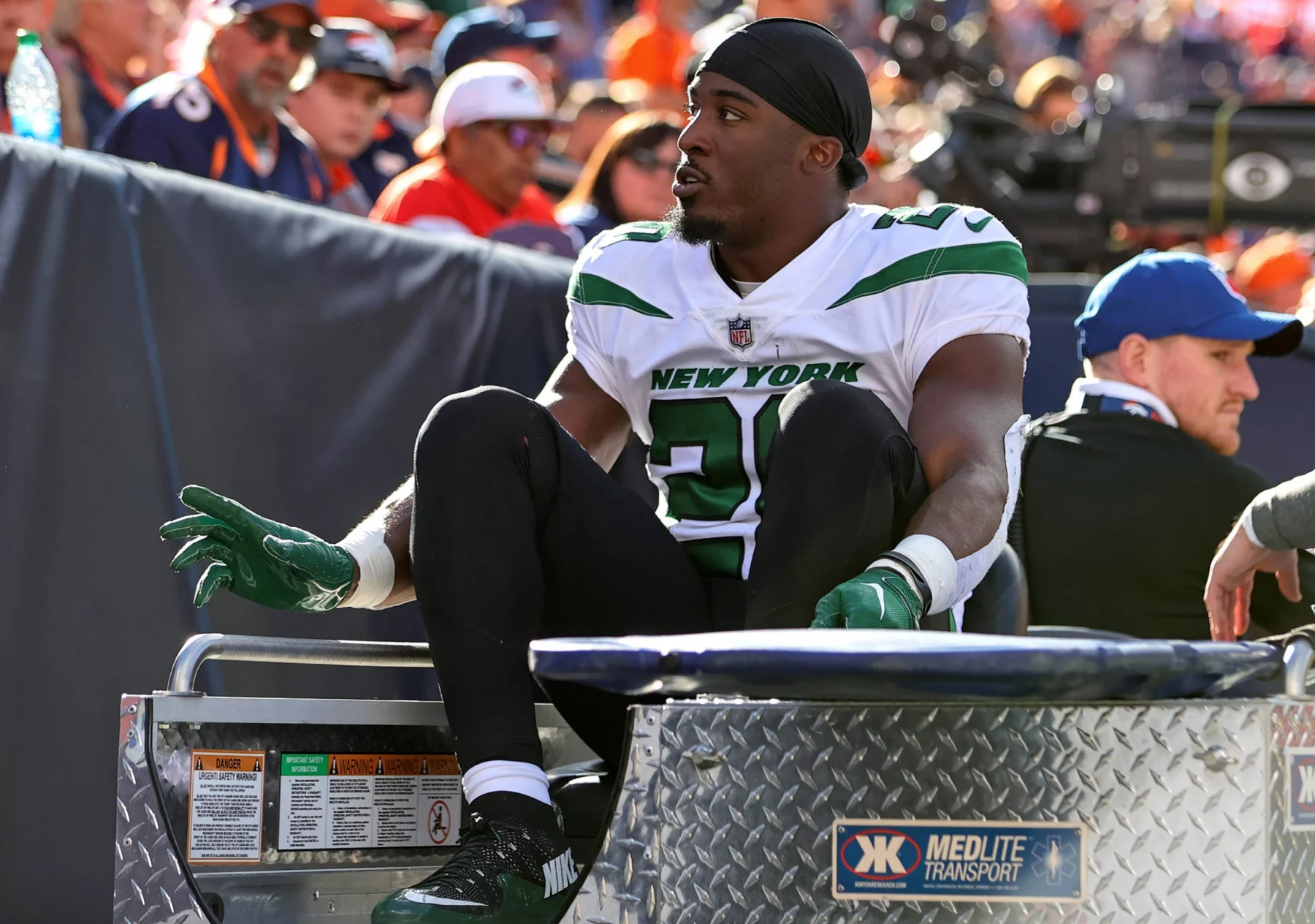 DENVER, CO - OCTOBER 23: New York Jets running back Breece Hall gets carted off the field after getting injured during a NFL, American Football Herren, USA game between the New York Jets and the Denver Broncos on October 23, 2022 at Empower Field at Mile High in Denver, CO. Photo by Steve Nurenberg/Icon Sportswire NFL: OCT 23 Jets at Broncos Icon221023102