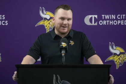 February 11, 2020, Eagan, MN, USA: Minnesota Vikings co-defensive coordinator Adam Zimmer fields questions from the press during a press conference, PK, Pressekonferenz at TCO Performance Center, on Tuesday, Feb. 11, 2020 in Eagan, Minn. Eagan USA - ZUMAm67 20200211zafm67047 Copyright: xElizabethxFloresx