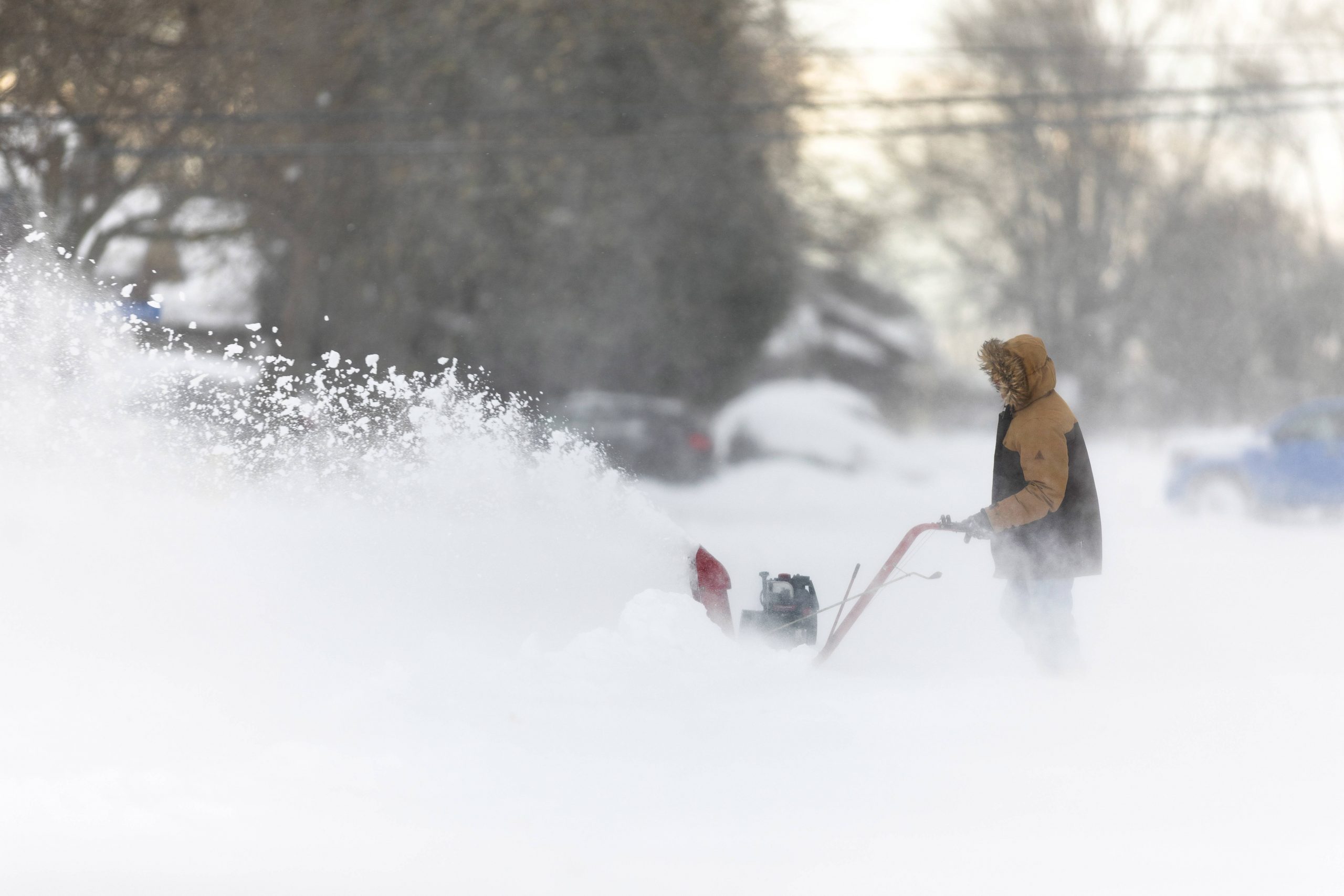 November 19, 2022, Fort Erie, ON, Canada: A man uses a snowblower in Fort Erie, Ont., during an early winter storm that delivered high winds and large amounts of snow across southern Ontario and western New York, Saturday, Nov. 19, 2022. Fort Erie Canada PUBLICATIONxINxGERxSUIxAUTxONLY - ZUMAc35_ 20221119_zaf_c35_121 Copyright: xNickxIwanyshynx