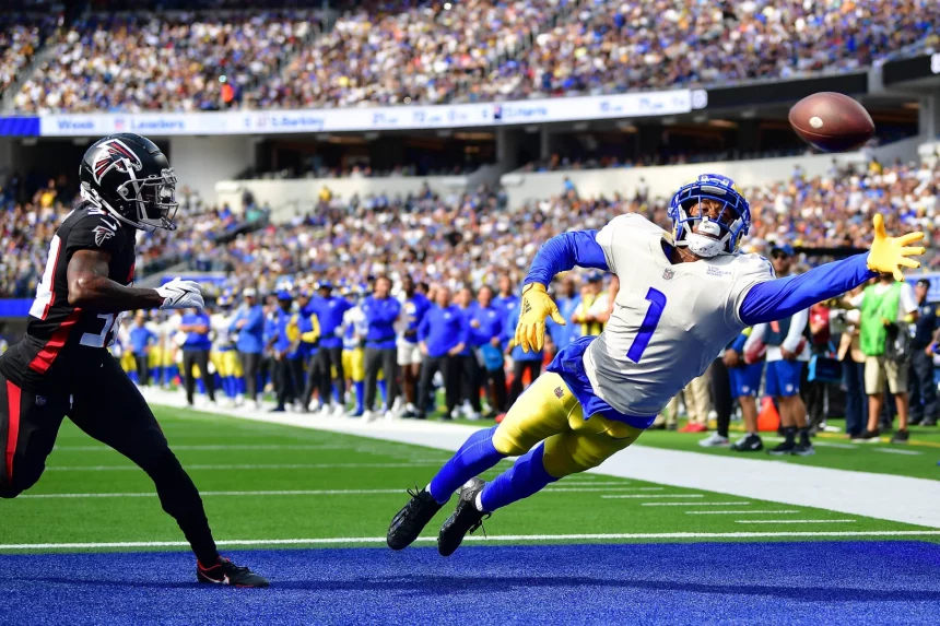 Allen Robinson, NFL, American Football Herren, USA Atlanta Falcons at Los Angeles Rams Sep 18, 2022 Inglewood, California, USA Los Angeles Rams wide receiver Allen Robinson II 1 misses catching a pass for a touchdown ahead of Atlanta Falcons cornerback Darren Hall 34 during the second half at SoFi Stadium. Inglewood SoFi Stadium California USA, EDITORIAL USE ONLY PUBLICATIONxINxGERxSUIxAUTxONLY Copyright: xGaryxA.xVasquezx 20220918_gav_sv5_135