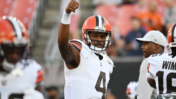 NFL, American Football Herren, USA Chicago Bears at Cleveland Browns, Aug 27, 2022 Cleveland, Ohio, USA Cleveland Browns quarterback Deshaun Watson 4 gives a thumbs up to fans before the game between the Browns and the Chicago Bears at FirstEnergy Stadium. Mandatory Credit: Ken Blaze-USA TODAY Sports , 27.08.2022 18:23:41, 18939920, Chicago Bears, NPStrans, Deshaun Watson, NFL, Cleveland Browns, FirstEnergy Stadium PUBLICATIONxINxGERxSUIxAUTxONLY Copyright: xKenxBlazex 18939920