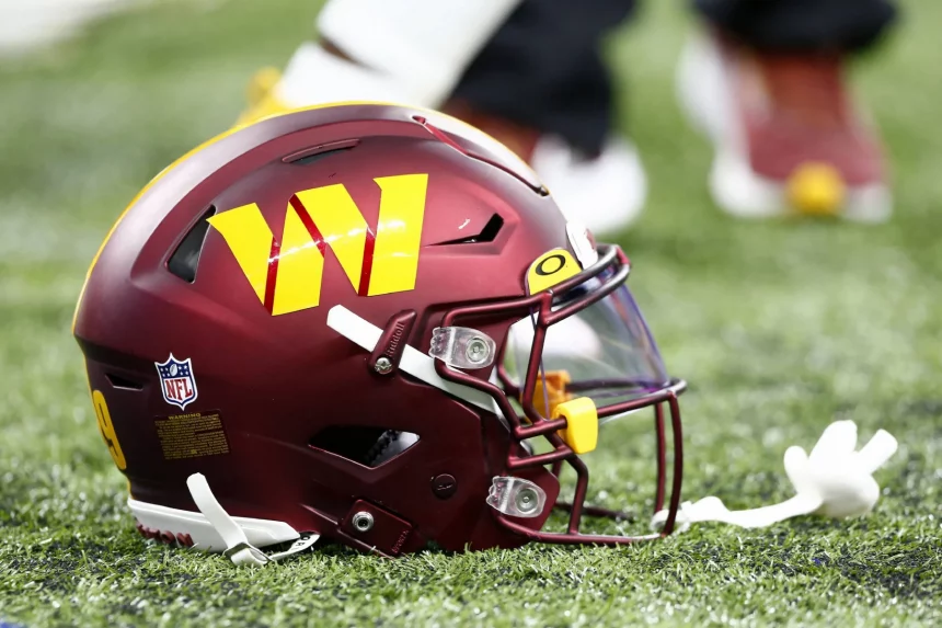 INDIANAPOLIS, IN - OCTOBER 30: A Washington Commanders helmet sits on the turf prior to an NFL, American Football Herren, USA game between the Washington Commanders and the Indianapolis Colts on October 30, 2022 at Lucas Oil Stadium in Indianapolis, IN. Photo by Jeffrey Brown/Icon Sportswire NFL: OCT 30 Commanders at Colts Icon10302258