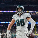 HOUSTON, TX - NOVEMBER 03: Philadelphia Eagles tight end Dallas Goedert 88 celebrates a late fourth quarter touchdown reception during the football game between the Philadelphia Eagles and Houston Texans at NRG Stadium on November 3, 2022 in Houston, TX. Photo by Ken Murray/Icon Sportswire NFL, American Football Herren, USA NOV 03 Eagles at Texans Icon221103073