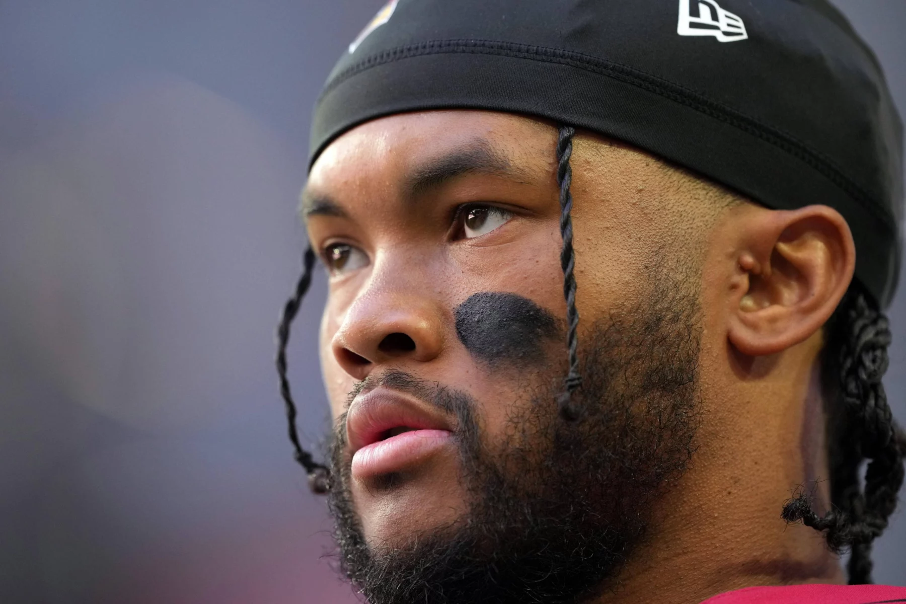 NFL, American Football Herren, USA Seattle Seahawks at Arizona Cardinals Nov 6, 2022 Glendale, Arizona, USA Arizona Cardinals quarterback Kyler Murray 1 looks on against the Seattle Seahawks during the first half at State Farm Stadium. Glendale State Farm Stadium Arizona USA, EDITORIAL USE ONLY PUBLICATIONxINxGERxSUIxAUTxONLY Copyright: xJoexCamporealex 20221106_tdc_aa9_583