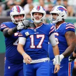 Pro Bowl - EAST RUTHERFORD, NJ - NOVEMBER 06: Buffalo Bills quarterback Josh Allen 17 gets his shoulder pad fixed during the National Football League game between the New York Jets and Buffalo Bills on November 6, 2022 at MetLife Stadium in East Rutherford, New Jersey. Photo by Rich Graessle/Icon Sportswire NFL, American Football Herren, USA NOV 06 Bills at Jets Icon2211069963