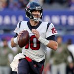 NFL, American Football Herren, USA Houston Texans at New York Giants Nov 13, 2022 East Rutherford, New Jersey, USA Houston Texans quarterback Davis Mills 10 looks to pass against the New York Giants during the fourth quarter at MetLife Stadium. East Rutherford MetLife Stadium New Jersey USA, EDITORIAL USE ONLY PUBLICATIONxINxGERxSUIxAUTxONLY Copyright: xBradxPennerx 20221113_bjp_ae5_032