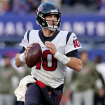 NFL, American Football Herren, USA Houston Texans at New York Giants Nov 13, 2022 East Rutherford, New Jersey, USA Houston Texans quarterback Davis Mills 10 looks to pass against the New York Giants during the fourth quarter at MetLife Stadium. East Rutherford MetLife Stadium New Jersey USA, EDITORIAL USE ONLY PUBLICATIONxINxGERxSUIxAUTxONLY Copyright: xBradxPennerx 20221113_bjp_ae5_032