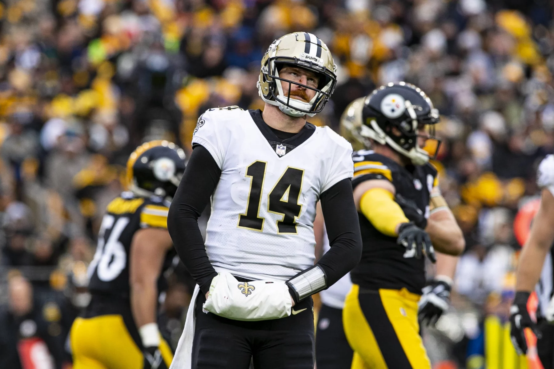 PITTSBURGH, PA - NOVEMBER 13: New Orleans Saints quarterback Andy Dalton 14 rolls his eyes during the national football league game between the New Orleans Saints and the Pittsburgh Steelers on November 13, 2022 at Acrisure Stadium in Pittsburgh, PA. Photo by Mark Alberti/Icon Sportswire NFL, American Football Herren, USA NOV 13 Saints at Steelers Icon22111307182