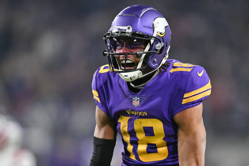 Justin Jefferson , NFL Woche 16, American Football Herren, USA New England Patriots at Minnesota Vikings Nov 24, 2022 Minneapolis, Minnesota, USA Minnesota Vikings wide receiver Justin Jefferson 18 reacts after a catch against the New England Patriots during the fourth quarter at U.S. Bank Stadium. Minneapolis U.S. Bank Stadium Minnesota USA, EDITORIAL USE ONLY PUBLICATIONxINxGERxSUIxAUTxONLY Copyright: xJeffreyxBeckerx 20221124_cec_bc9_186
