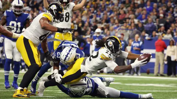 NFL, American Football Herren, USA Pittsburgh Steelers at Indianapolis Colts Nov 28, 2022 Indianapolis, Indiana, USA Pittsburgh Steelers running back Najee Harris 22 scores a touchdown past Indianapolis Colts free safety Julian Blackmon 32 and cornerback Kenny Moore 23 during the first half at Lucas Oil Stadium. Indianapolis Lucas Oil Stadium Indiana USA, EDITORIAL USE ONLY PUBLICATIONxINxGERxSUIxAUTxONLY Copyright: xTrevorxRuszkowskix 20221128_ojr_br2_063