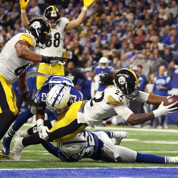 NFL, American Football Herren, USA Pittsburgh Steelers at Indianapolis Colts Nov 28, 2022 Indianapolis, Indiana, USA Pittsburgh Steelers running back Najee Harris 22 scores a touchdown past Indianapolis Colts free safety Julian Blackmon 32 and cornerback Kenny Moore 23 during the first half at Lucas Oil Stadium. Indianapolis Lucas Oil Stadium Indiana USA, EDITORIAL USE ONLY PUBLICATIONxINxGERxSUIxAUTxONLY Copyright: xTrevorxRuszkowskix 20221128_ojr_br2_063