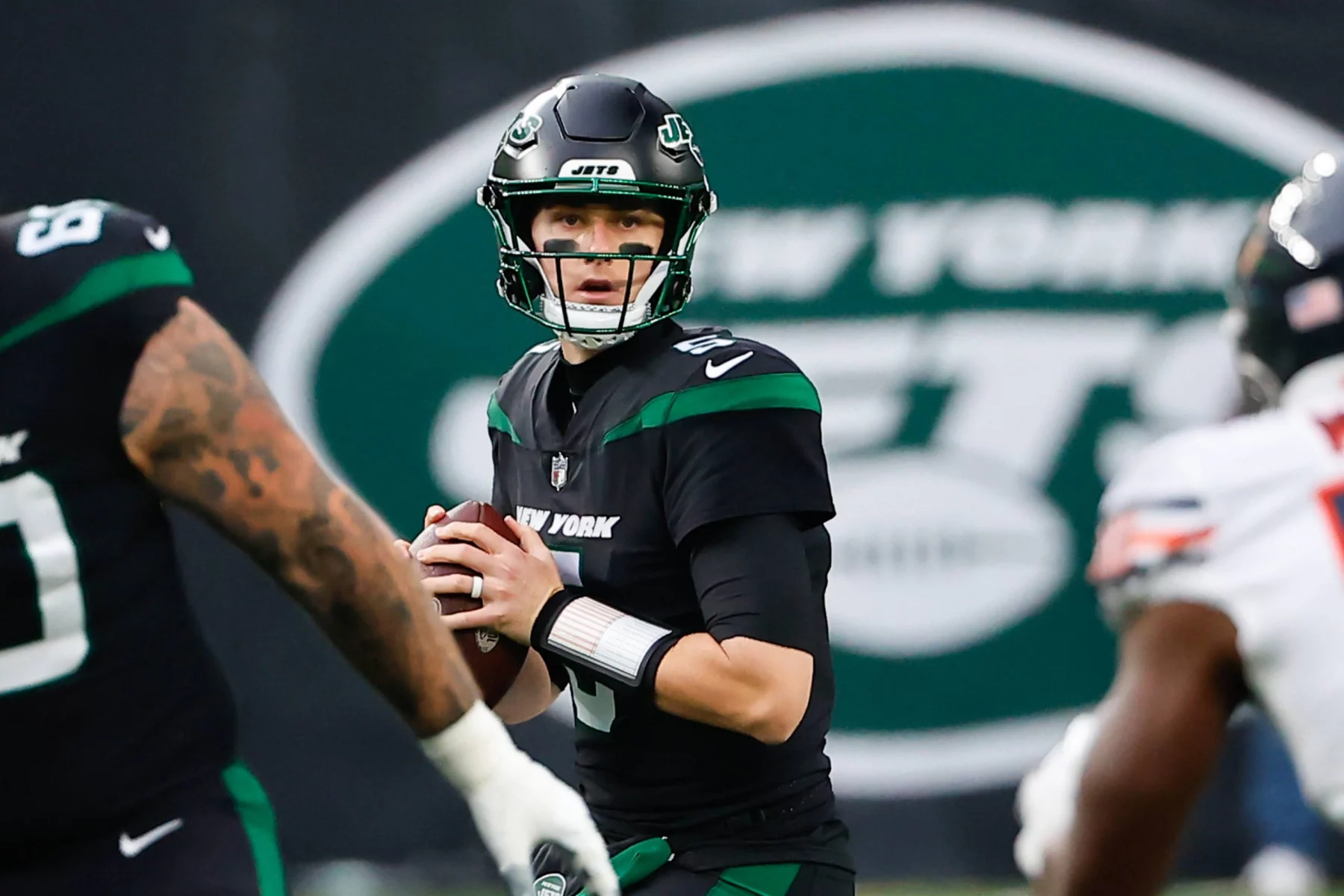 EAST RUTHERFORD, NJ - NOVEMBER 27: New York Jets quarterback Mike White 5 during the National Football League game between the New York Jets and the Chicago Bears on November 27, 2022 at MetLife Stadium in East Rutherford, New Jersey. Photo by Rich Graessle/Icon Sportswire NFL, American Football Herren, USA NOV 27 Bears at Jets Icon22112710709