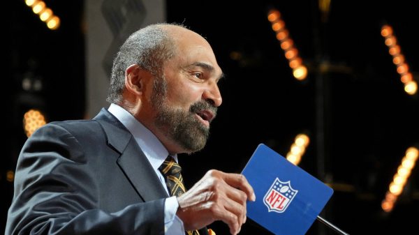 NFL, American Football Herren, USA NFL Draft, Apr 28, 2022 Las Vegas, NV, USA Hall of Famer Franco Harris speaks during the first round of the 2022 NFL Draft at the NFL Draft Theater. Mandatory Credit: Kirby Lee-USA TODAY Sports, 28.04.2022 19:20:58, 18171283, NPStrans, TopPic, NFL, NFL Draft PUBLICATIONxINxGERxSUIxAUTxONLY Copyright: xKirbyxLeex 18171283