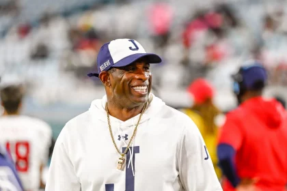 Deion Sanders - October 15, 2022 - Jacksonville, FL, U.S: Jackson State Tigers head coach Deion Sanders during 2nd half NCAA, College League, USA football game between Jackson State Tigers and Bethune Cookman Wildcats. JSU defeated BCU 48-8 at TIAA Bank Field in Jacksonville, Fl. Romeo T Guzman/Cal Media Jacksonville USA - ZUMAcg2_ 20221015_zaf_cg2_031 Copyright: xRomeoxGuzmanx