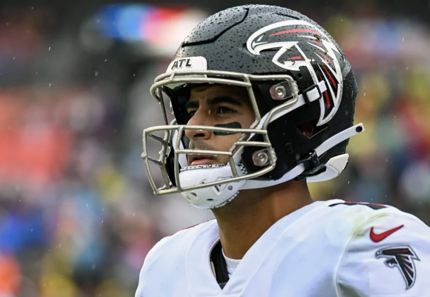 LANDOVER, MD - NOVEMBER 27: Atlanta Falcons quarterback Marcus Mariota 1 in action during the NFL, American Football Herren, USA game between the Atlanta Falcons and the Washington Commanders on November 27, 2022 at Fed Ex Field in Landover, MD. Photo by Mark Goldman/Icon Sportswire NFL: NOV 27 Falcons at Commanders Icon749221127122