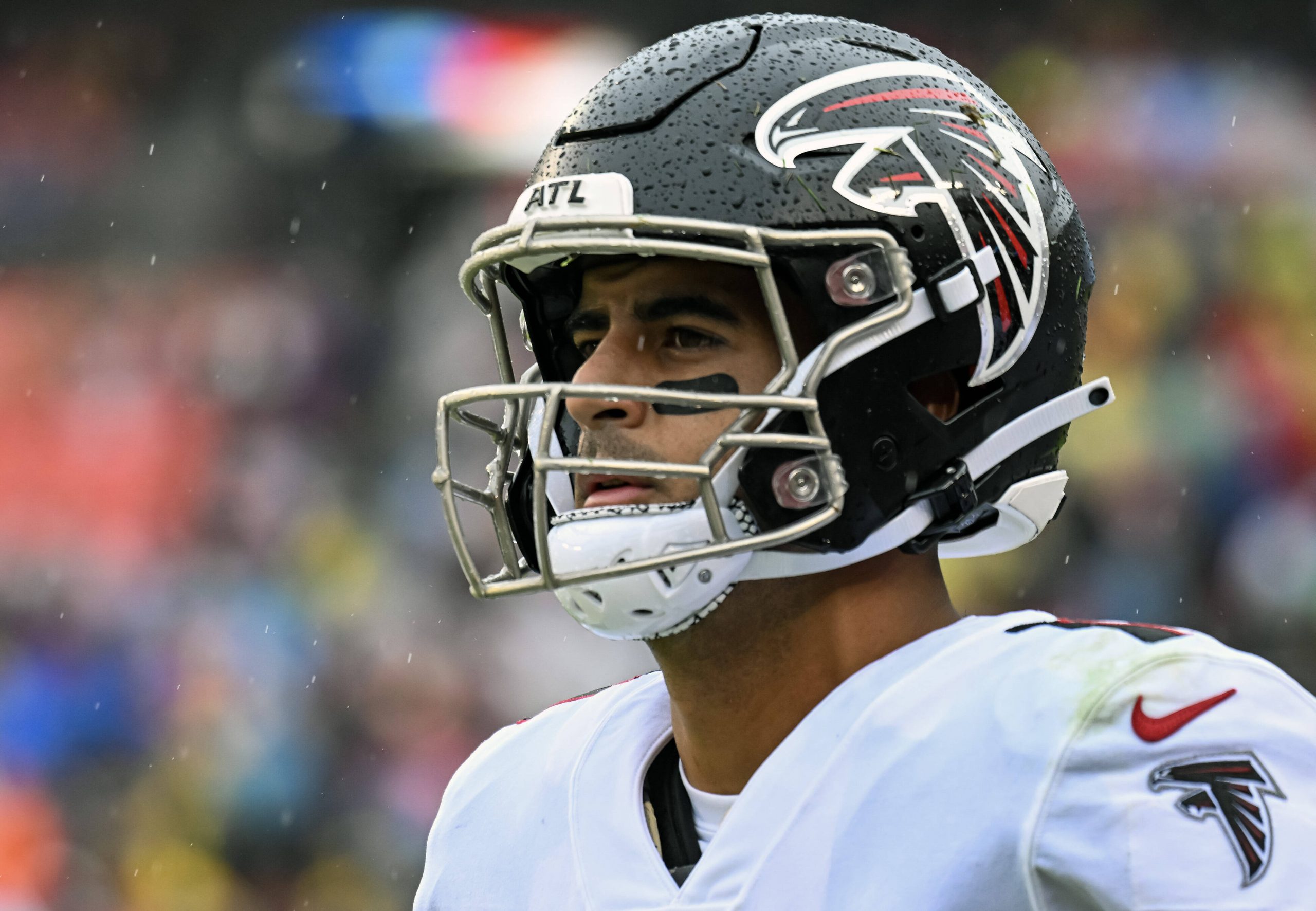 LANDOVER, MD - NOVEMBER 27: Atlanta Falcons quarterback Marcus Mariota 1 in action during the NFL, American Football Herren, USA game between the Atlanta Falcons and the Washington Commanders on November 27, 2022 at Fed Ex Field in Landover, MD. Photo by Mark Goldman/Icon Sportswire NFL: NOV 27 Falcons at Commanders Icon749221127122