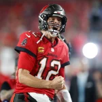 Tom Brady - December 5, 2022, Tampa, Florida, USA: Tampa Bay Buccaneers quarterback TOM BRADY 12 gets pumped up ahead of a Bucs game against the New Orleans Saints at Raymond James Stadium. Brady broke the NFL, American Football Herren, USA record during 13-point comeback as Bucs beat Saints. Tampa USA - Evolution des Quarterback Spiels.