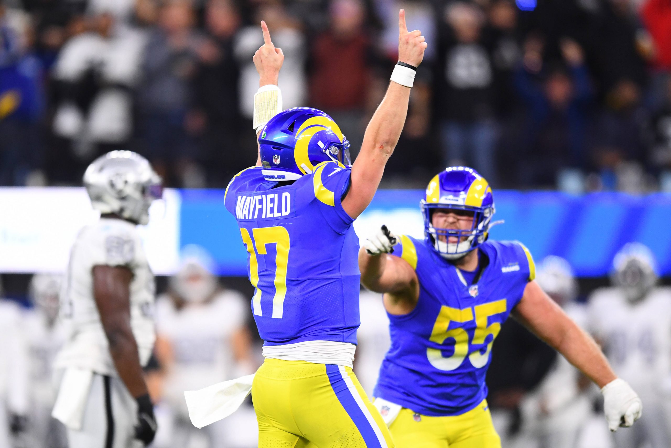 Baker Mayfield - INGLEWOOD, CA - DECEMBER 08: Los Angeles Rams quarterback Baker Mayfield 17 celebrates after throwing the game winning touchdown during the NFL, American Football Herren, USA game between the Las Vegas Raiders and the Los Angeles Rams on December 8, 2022, at SoFi Stadium in Inglewood, CA. Photo by Brian Rothmuller/Icon Sportswire NFL: DEC 08 Raiders at Rams Icon221208028