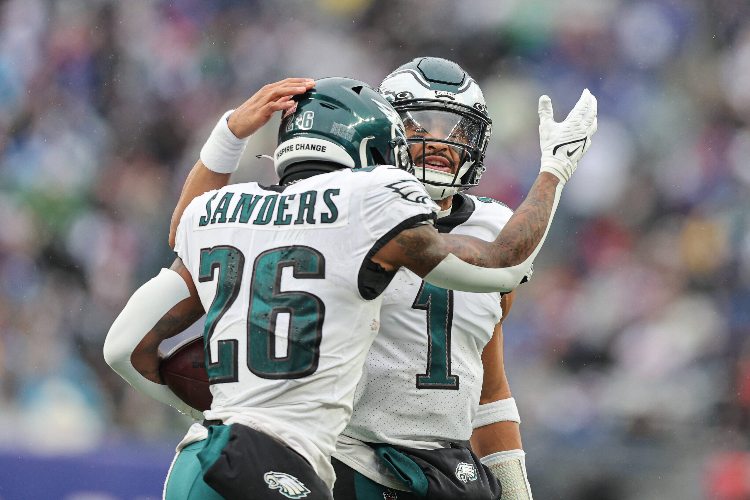 NFL, American Football Herren, USA Philadelphia Eagles at New York Giants Dec 11, 2022 East Rutherford, New Jersey, USA Philadelphia Eagles running back Miles Sanders 26 celebrates his touchdown with quarterback Jalen Hurts 1 during the first quarter against the New York Giants at MetLife Stadium. East Rutherford MetLife Stadium New Jersey USA, EDITORIAL USE ONLY PUBLICATIONxINxGERxSUIxAUTxONLY Copyright: xVincentxCarchiettax 20221211_jcd_cb6_0065