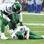NFL, American Football Herren, USA New York Jets at Buffalo Bills Dec 11, 2022 Orchard Park, New York, USA New York Jets offensive tackle Duane Brown 71 checks on quarterback Mike White 5 who was injured on the play against the Buffalo Bills in the second quarter at Highmark Stadium. Orchard Park Highmark Stadium New York USA, EDITORIAL USE ONLY PUBLICATIONxINxGERxSUIxAUTxONLY Copyright: xMarkxKoneznyx 20221211_jcd_bk3_0136