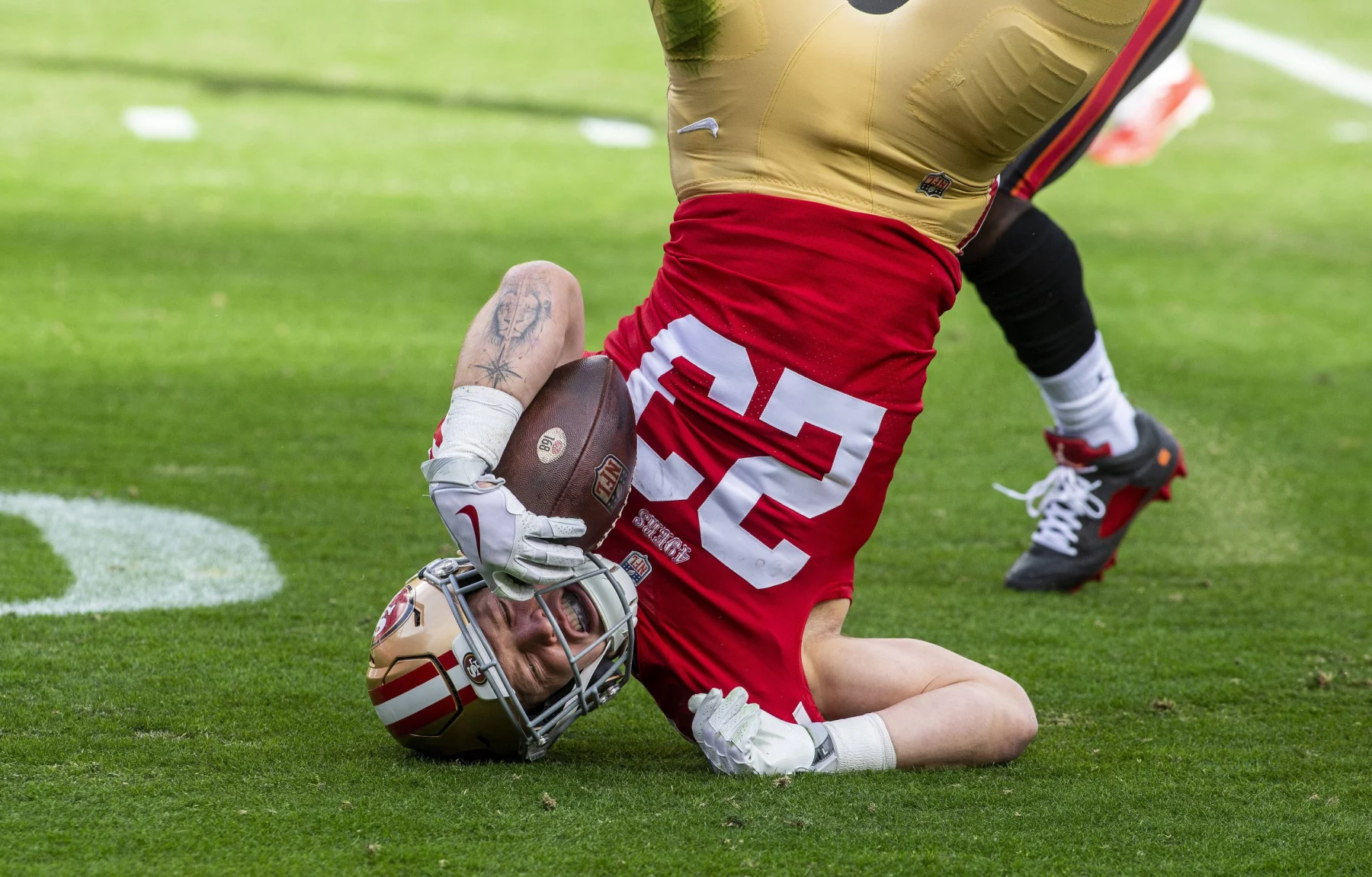 SANTA CLARA, CA - DECEMBER 11: San Francisco 49ers running back Christian McCaffrey 23 gets turned upside down rushing in the first quarter of an NFL, American Football Herren, USA game between the San Francisco 49ers and Tampa Bay Buccaneers on December 11, 2022, at Levis Stadium, in Santa Clara, CA. Photo by Tony Ding/Icon Sportswire NFL: DEC 11 Buccaneers at 49ers Icon46520221211025