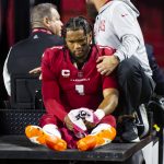 NFL, American Football Herren, USA New England Patriots at Arizona Cardinals Dec 12, 2022 Glendale, Arizona, USA Arizona Cardinals quarterback Kyler Murray reacts as he is carted off the field after suffering an injury against the New England Patriots in the first half at State Farm Stadium. Glendale State Farm Stadium Arizona USA, EDITORIAL USE ONLY PUBLICATIONxINxGERxSUIxAUTxONLY Copyright: xMarkxJ.xRebilasx 20221212_mjr_su5_004