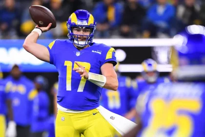 INGLEWOOD, CA - DECEMBER 08: Los Angeles Rams quarterback Baker Mayfield 17 throws a pass during the NFL, American Football Herren, USA game between the Las Vegas Raiders and the Los Angeles Rams on December 8, 2022, at SoFi Stadium in Inglewood, CA. Photo by Brian Rothmuller/Icon Sportswire NFL: DEC 08 Raiders at Rams Icon221208059