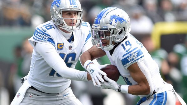 December 18, 2022, East Rutherford, New Jersey, USA: Detroit Lions quarterback JARED GOFF 16 hands off to Detroit Lions wide receiver AMON-RA ST. BROWN 14 at MetLife Stadium in East Rutherford New Jersey Detroit defeats New York 20 to 17 East Rutherford USA - ZUMAa301 20221218_zaf_a301_011 Copyright: xBrooksxVonxArxx