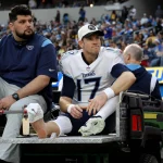 NFL, American Football Herren, USA Tennessee Titans at Los Angeles Chargers Dec 18, 2022 Inglewood, California, USA Tennessee Titans quarterback Ryan Tannehill 17 exits the field due to an injury during the first half of the game against the Los Angeles Chargers at SoFi Stadium. Inglewood SoFi Stadium California USA, EDITORIAL USE ONLY PUBLICATIONxINxGERxSUIxAUTxONLY Copyright: xKiyoshixMiox 20221218_ams_ma1_0277