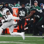 NFL, American Football Herren, USA Jacksonville Jaguars at New York Jets Dec 22, 2022 East Rutherford, New Jersey, USA Jacksonville Jaguars tight end Evan Engram 17 runs with the ball against the New York Jets during the first half at MetLife Stadium. East Rutherford MetLife Stadium New Jersey USA, EDITORIAL USE ONLY PUBLICATIONxINxGERxSUIxAUTxONLY Copyright: xEdxMulhollandx 20221222_lbm_se8_074