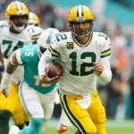 NFL, American Football Herren, USA Green Bay Packers at Miami Dolphins Dec 25, 2022 Miami Gardens, Florida, USA Green Bay Packers quarterback Aaron Rodgers 12 scrambles with the ball against the Miami Dolphins during the first half at Hard Rock Stadium. Miami Gardens Hard Rock Stadium Florida USA, EDITORIAL USE ONLY PUBLICATIONxINxGERxSUIxAUTxONLY Copyright: xJasenxVinlovex 20221225_jfv_bv1_051
