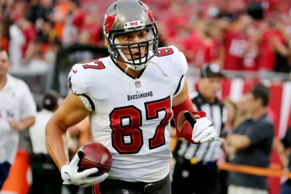 December 23, 2022: Saying he was bored not playing football, retired tight end Rob Gronkowski contacted the Bucs last month about a possible return to the team. - ZUMAm67_ 20221223_zaf_m67_063 Copyright: xDouglasxR.xCliffordx