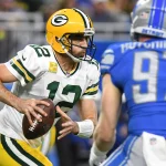 NFL, American Football Herren, USA Green Bay Packers at Detroit Lions Nov 6, 2022 Detroit, Michigan, USA Green Bay Packers quarterback Aaron Rodgers 12 rolls out of the pocket against the Detroit Lions in the first quarter at Ford Field. Detroit Ford Field Michigan USA, EDITORIAL USE ONLY PUBLICATIONxINxGERxSUIxAUTxONLY Copyright: xLonxHorwedelx 20221106_lbm_jr6_386