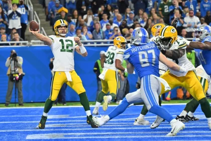 DETROIT, MI - NOVEMBER 06: Green Bay Packers QB Aaron Rodgers 12 throws from his own end zone while Detroit Lions Defensive End 97 Aidan Hutchinson rushes from the outside during the game between Green Bay Packers and Detroit Lions on November 6, 2022 in Detroit, MI Allan Dranberg/CSM Detroit United States - ZUMAc04_ 20221106_zaf_c04_272 Copyright: xAllanxDranberg/Csmx