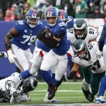 NFL, American Football Herren, USA Philadelphia Eagles at New York Giants Dec 11, 2022 East Rutherford, New Jersey, USA New York Giants running back Saquon Barkley 26 carries the ball against the Philadelphia Eagles during the second quarter at MetLife Stadium. East Rutherford MetLife Stadium New Jersey USA, EDITORIAL USE ONLY PUBLICATIONxINxGERxSUIxAUTxONLY Copyright: xTomxHorakx 20221211_jcd_vw6_0255