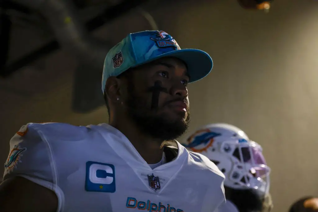 December 11, 2022 Miami Dolphins quarterback Tua Tagovailoa 1 walks onto the field before an NFL, American Football Herren, USA football game against the Los Angeles Chargers in Inglewood, California. Mandatory Photo Credit : /CSM Inglewood United States of America - ZUMAc04_ 20221211_zaf_c04_400 Copyright: xCharlesxBausx