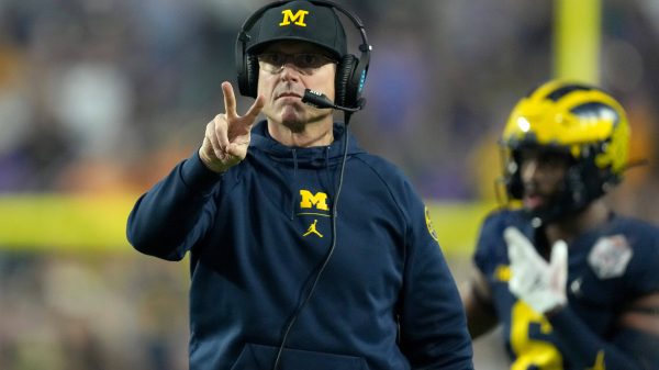 NCAA, College League, USA Football: Fiesta Bowl-Texas Christian at Michigan Dec 31, 2022 Glendale, Arizona, USA Michigan Wolverines head coach Jim Harbaugh signals for a two-point conversion after a touchdown against the TCU Horned Frogs in the second half of the 2022 Fiesta Bowl at State Farm Stadium. Glendale State Farm Stadium Arizona USA, EDITORIAL USE ONLY PUBLICATIONxINxGERxSUIxAUTxONLY Copyright: xKirbyxLeex 20221231_cec_al2_139