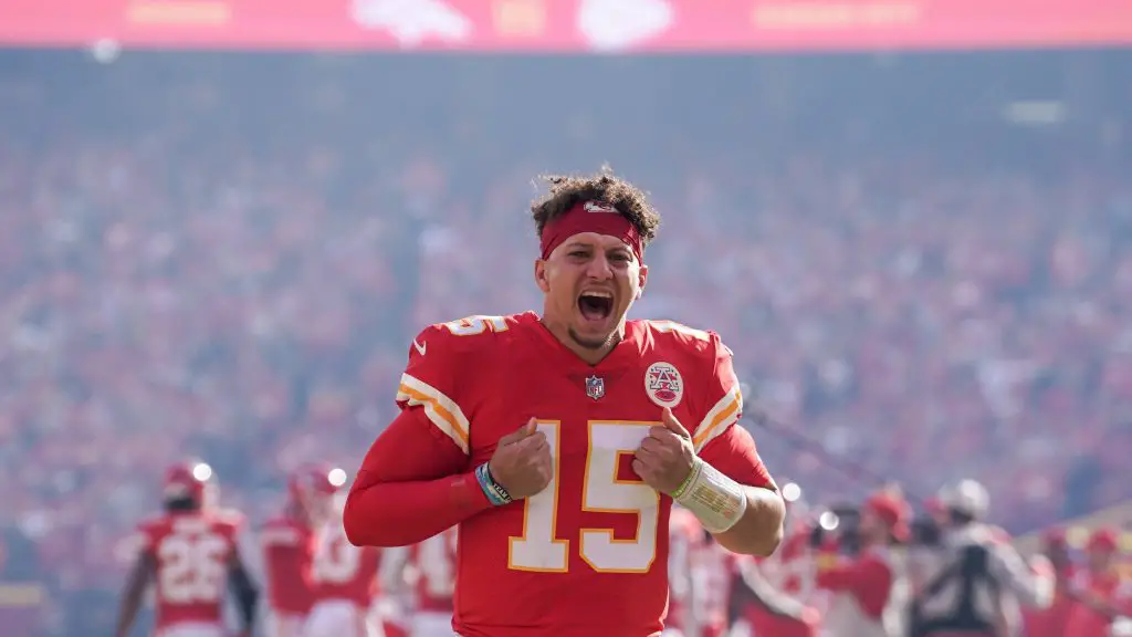 NFL, American Football Herren, USA Denver Broncos at Kansas City Chiefs Jan 1, 2023 Kansas City, Missouri, USA Kansas City Chiefs quarterback Patrick Mahomes 15 celebrates toward fans prior to a game against the Denver Broncos at GEHA Field at Arrowhead Stadium. Kansas City GEHA Field at Arrowhead Stadium Missouri USA, EDITORIAL USE ONLY PUBLICATIONxINxGERxSUIxAUTxONLY Copyright: xDennyxMedleyx 20230101_tdc_sm8_0052