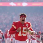 NFL, American Football Herren, USA Denver Broncos at Kansas City Chiefs Jan 1, 2023 Kansas City, Missouri, USA Kansas City Chiefs quarterback Patrick Mahomes 15 celebrates toward fans prior to a game against the Denver Broncos at GEHA Field at Arrowhead Stadium. Kansas City GEHA Field at Arrowhead Stadium Missouri USA, EDITORIAL USE ONLY PUBLICATIONxINxGERxSUIxAUTxONLY Copyright: xDennyxMedleyx 20230101_tdc_sm8_0052