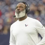 NFL, American Football Herren, USA Jacksonville Jaguars at Houston Texans Jan 1, 2023 Houston, Texas, USA Houston Texans head coach Lovie Smith looks up before the game against the Jacksonville Jaguars at NRG Stadium. Houston NRG Stadium Texas USA, EDITORIAL USE ONLY PUBLICATIONxINxGERxSUIxAUTxONLY Copyright: xTroyxTaorminax 20230101_tjt_at5_049