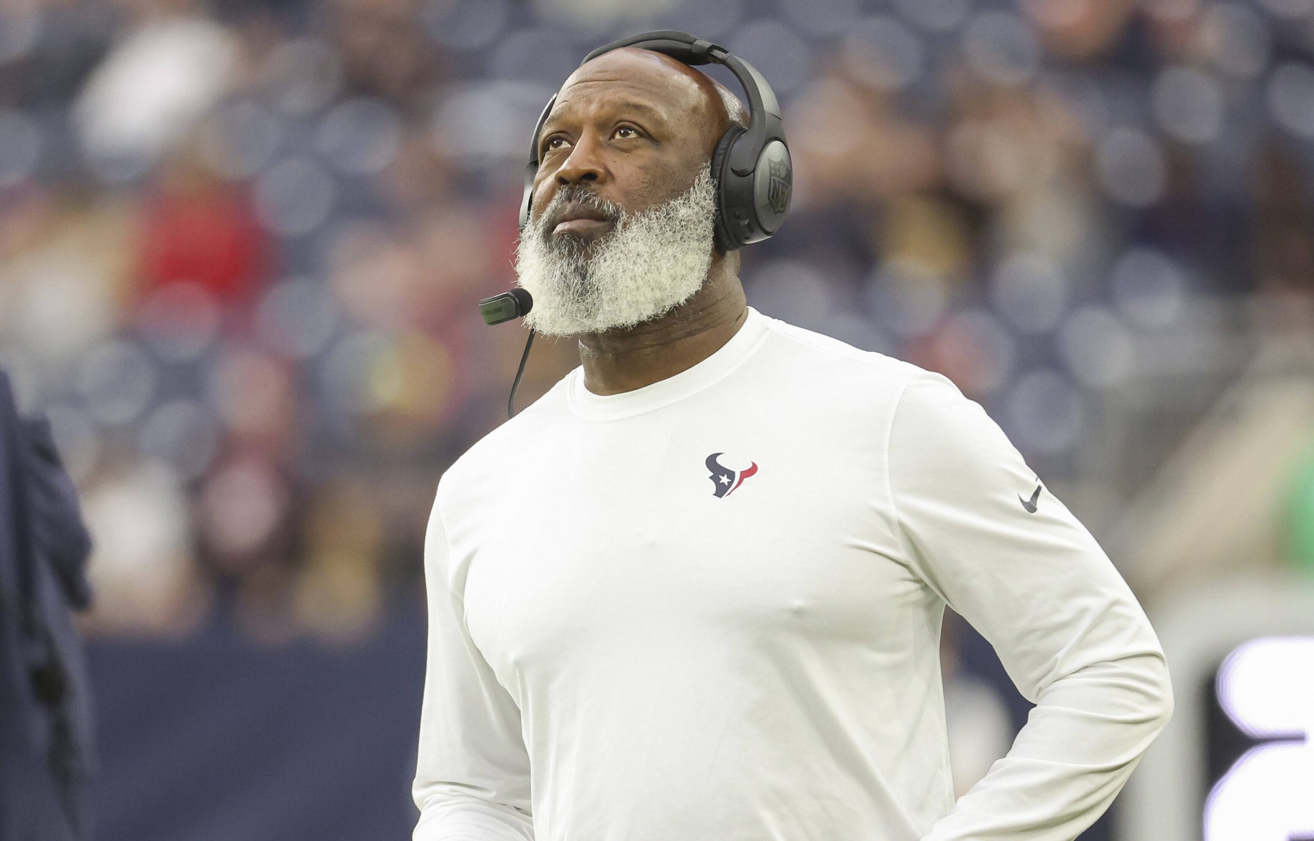 NFL, American Football Herren, USA Jacksonville Jaguars at Houston Texans Jan 1, 2023 Houston, Texas, USA Houston Texans head coach Lovie Smith looks up before the game against the Jacksonville Jaguars at NRG Stadium. Houston NRG Stadium Texas USA, EDITORIAL USE ONLY PUBLICATIONxINxGERxSUIxAUTxONLY Copyright: xTroyxTaorminax 20230101_tjt_at5_049